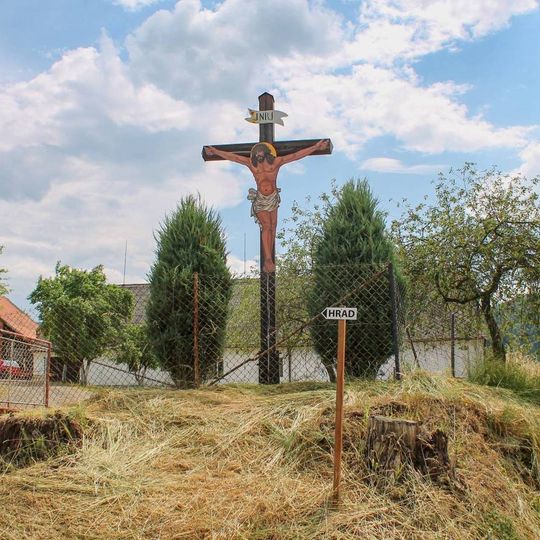 Dřevěný kříž v Brníčku na rozcestí