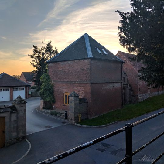 Pigeoncote And Attached Gateways, Barn And Wall At Epperstone Manor