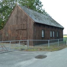 Houten loods op rechthoekige plattegrond met aanbouw