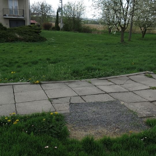 Sloup se sochou svatého Jana Nepomuckého