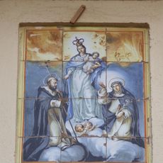Ceramic panel of Our Lady of the Rosary at Sant Domènec street