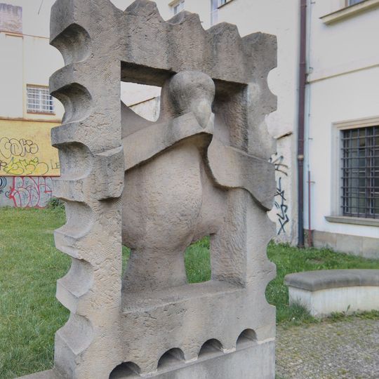 Plastika před poštovním muzeem v Praze