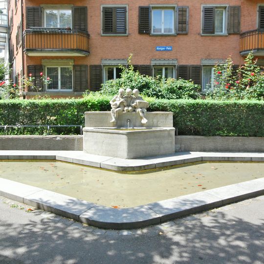 Wandbrunnen "drei musizierende Knaben"