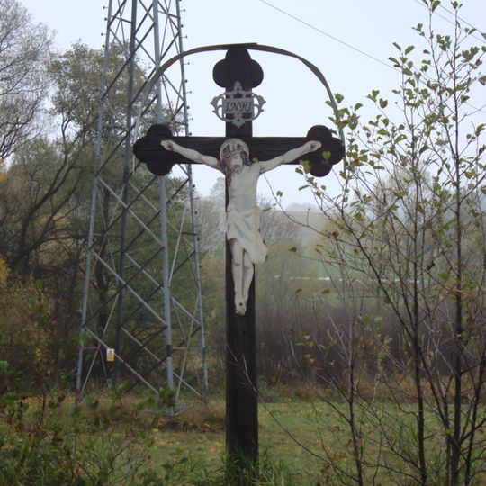 Kříž u silnice v severní části Hejnova
