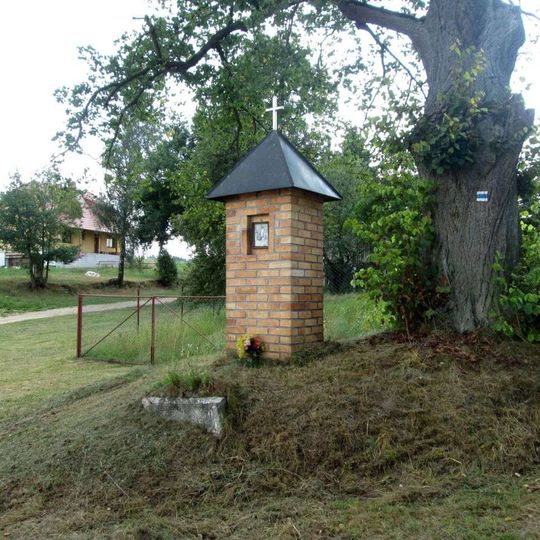 Kaplička v Částkovicích u rozcestí
