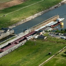 Chain of Rocks Lock
