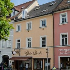 Wohn- und Geschäftshaus