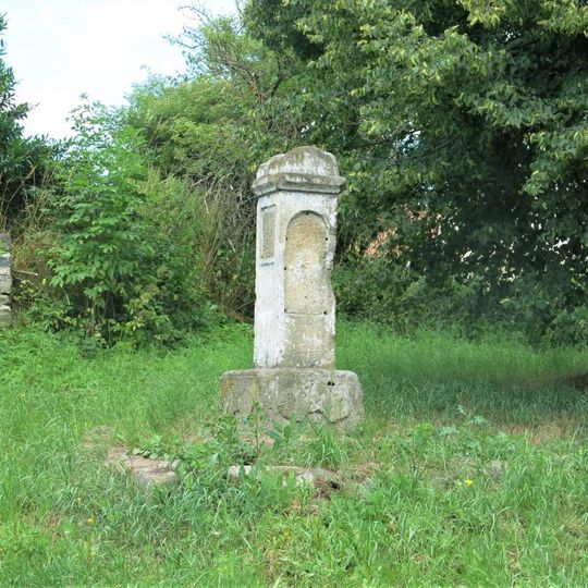 Kříž na návsi v Lukově u Úštěku