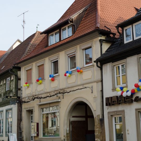 Wohn- und Geschäftshaus