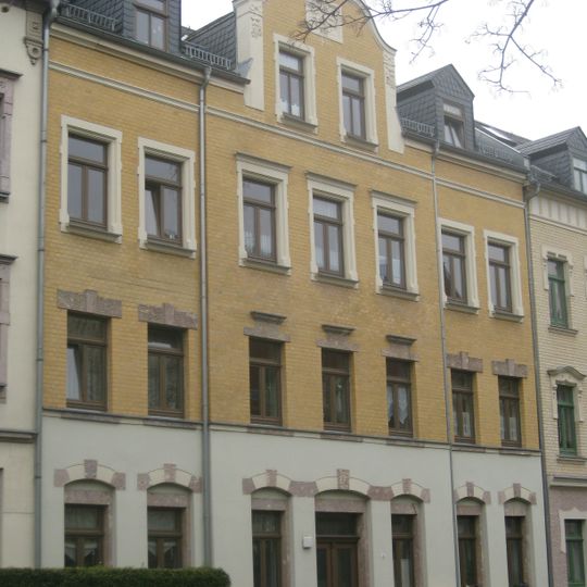 Mietshaus in geschlossener Bebauung mit Vorgarten Rudolf-Liebold-Straße 5