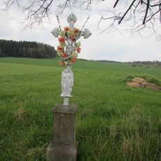 Kříž jižně od Stříteže pod Křemešníkem u zemědělských staveb