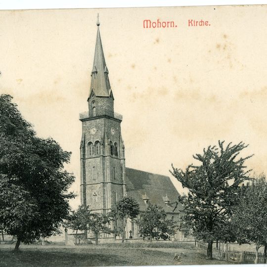 Sachgesamtheit Dorfkirche und Kirchhof Mohorn mit und folgenden Einzeldenkmalen: Kirche, Einfriedung, Kriegerdenkmal für die Gefallenen des Ersten Weltkrieges und zwei Grabmale , siehe auch Einzeldenkmalliste - Obj