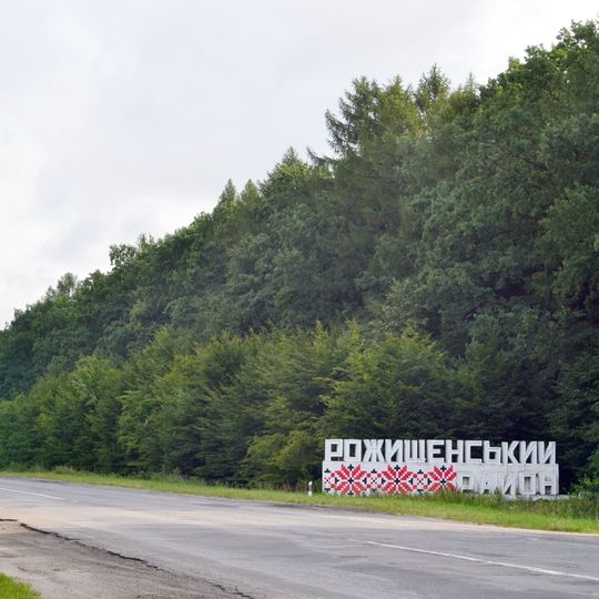 Larix decidua alley nature monument