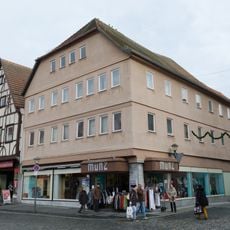 Wohn- und Geschäftshaus