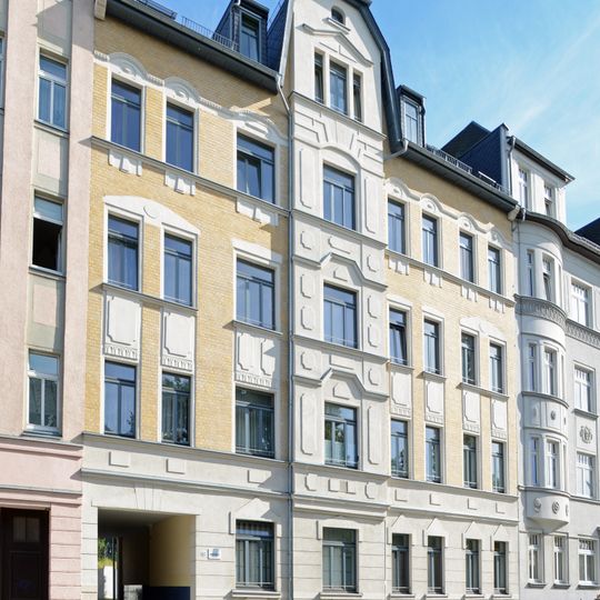 Mietshaus in geschlossener Bebauung Limbacher Straße 57