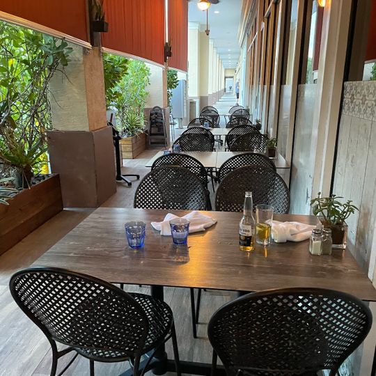 Islas Canarias Cafe, Restaurant & Bakery