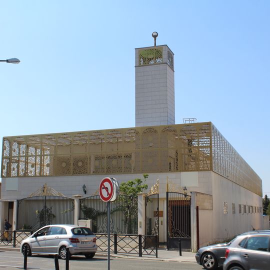 The great Mosque of Montreuil - Masjid Al Oumma