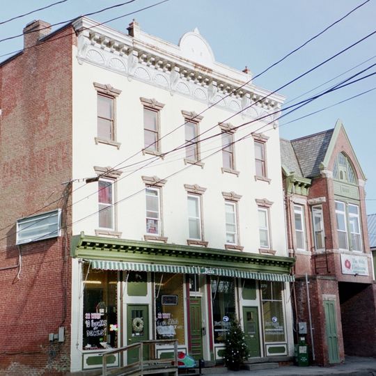 Commercial Building at 32 West Bridge Street
