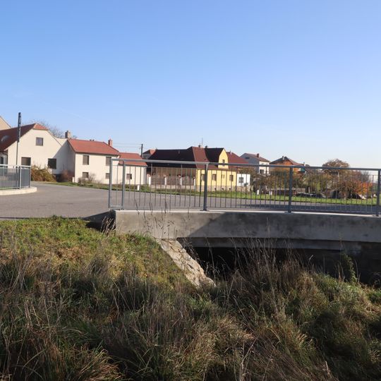 Most silnice III/35112 přes bezejmenný potok v Budíkovicích