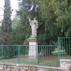 Socha svatého Františka Xaverského v zahradě školy ve Vrchlického ulici v Děčíně