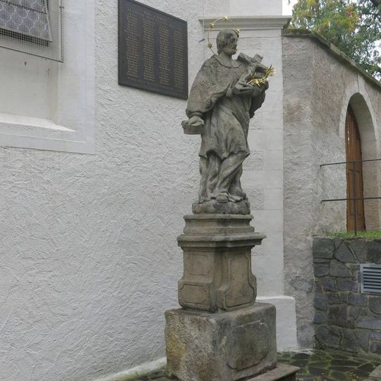 Socha svatého Jana Nepomuckého u kostela svatého Floriána v Krásném Březně