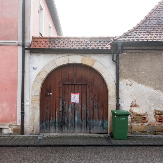 Tor Bahnhofstraße 28 in Hallstadt
