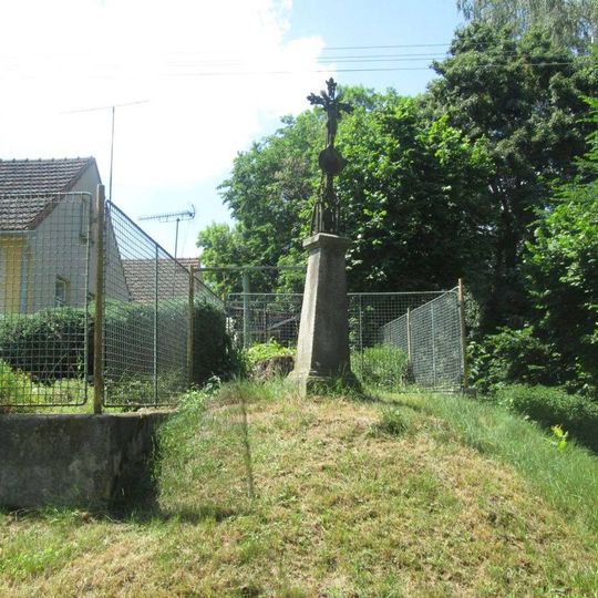 Kříž v Srbech u rozcestí