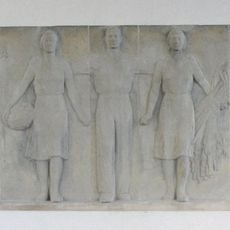Sowjetsoldaten beschützen den Aufbau der DDR