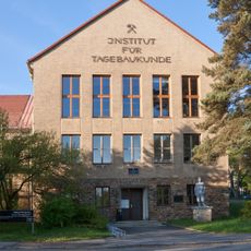 Institutsgebäude Gustav-Zeuner-Straße 1