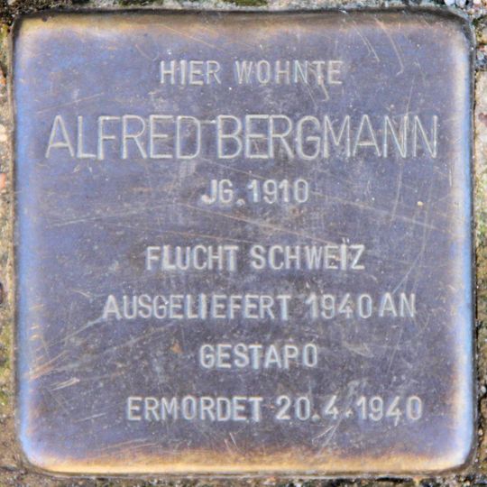 Stolperstein en memoria de Alfred Bergmann