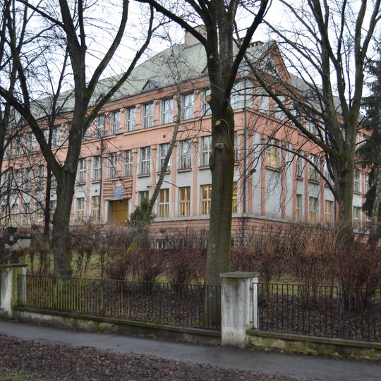 Gymnázium, partizán. nemocnica, gymnázium pamätné