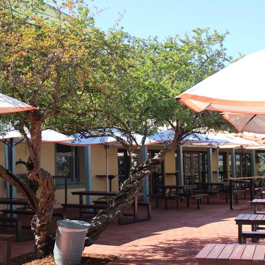 Ravenswood Hotel