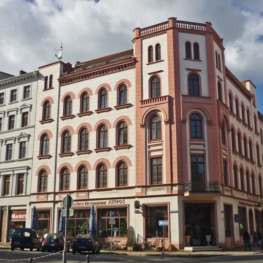 Wohn- und Bürogebäude in geschlossener Bebauung, Eckhaus Elisabethstraße 12