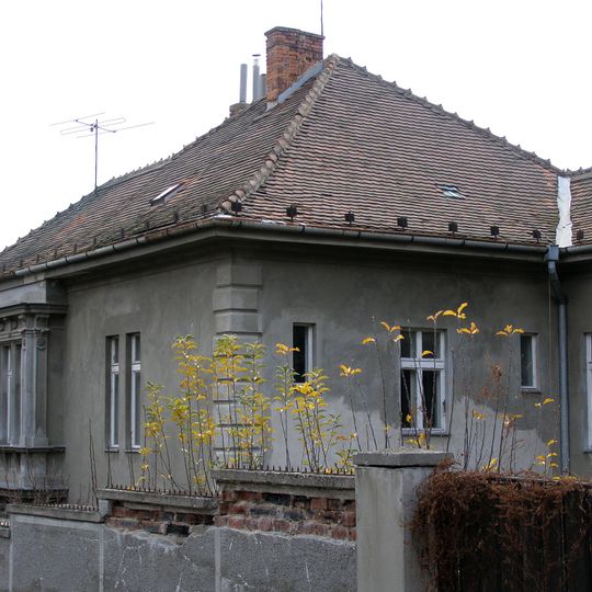 Vila a záhrada, vila