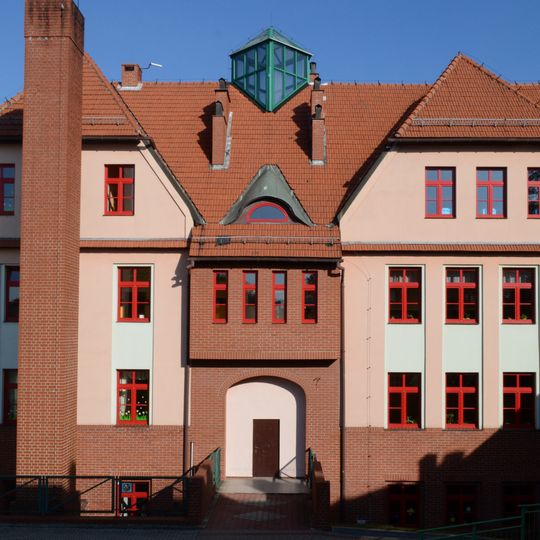 Old primary school in Czernica