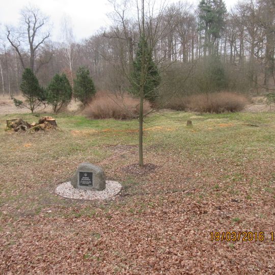 Skautský pomník v Zámeckém parku v Mimoni