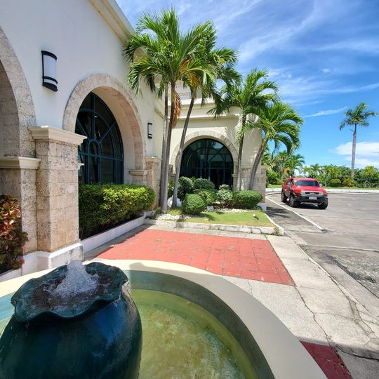 Waterfront Airport Hotel and Casino – Mactan