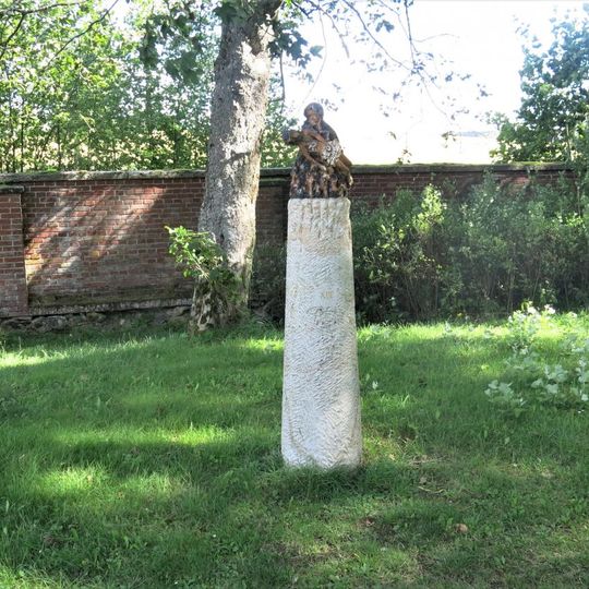 Sloup zastavení XIII. na křížové cestě v parku kláštera v Teplé