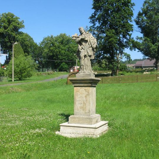 Socha svatého Jana Nepomuckého v centru Brtníků