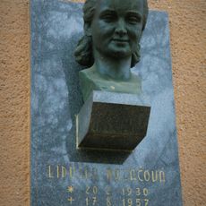 Busta Lidušky Mazáčové