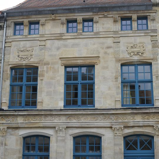 Immeuble, 8 place Saint-Pierre