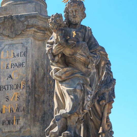 Sochy u Mariánského sloupu v Nymburku