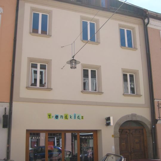 Wohn- und Geschäftshaus