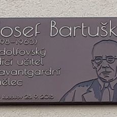 Pamětní deska Josefa Bartušky