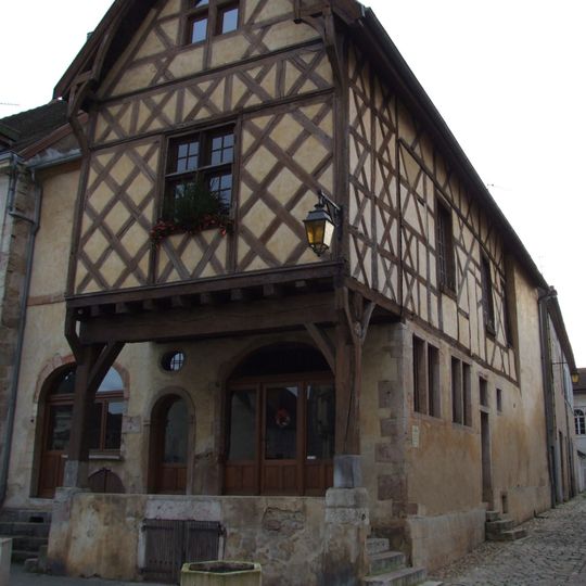 Maison en pans de bois et briques