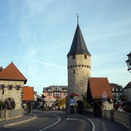 Brücke mit Turm und zwei Brückenhäuschen