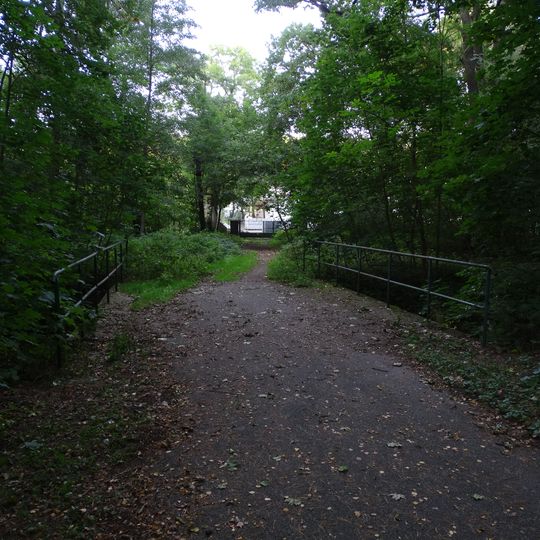 Most/lávka přes Kunratický potok severně od psí louky u ulice Před nádražím