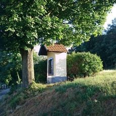 Kaplička jižně od Hlivína u cesty do Jankovské Lhoty