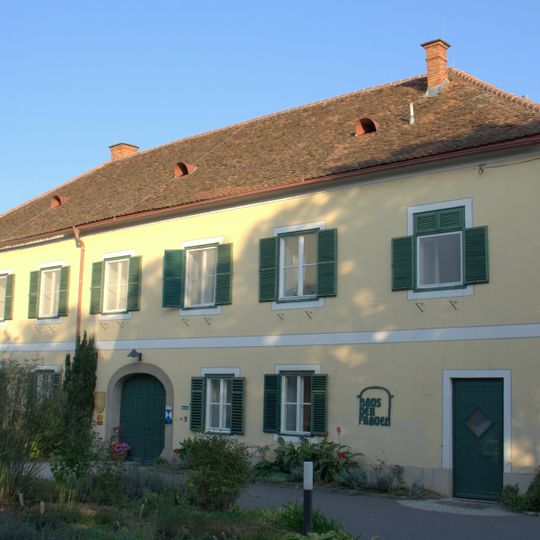Pfarrhof, ehem. Kloster, Haus der Frauen