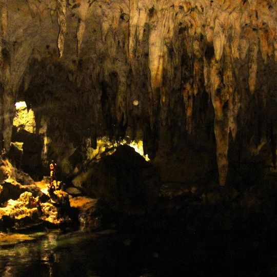 Hinagdanan Cave